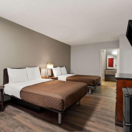 Rodeway Inn Brooklawn Экстерьер фото