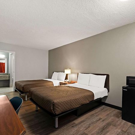 Rodeway Inn Brooklawn Экстерьер фото