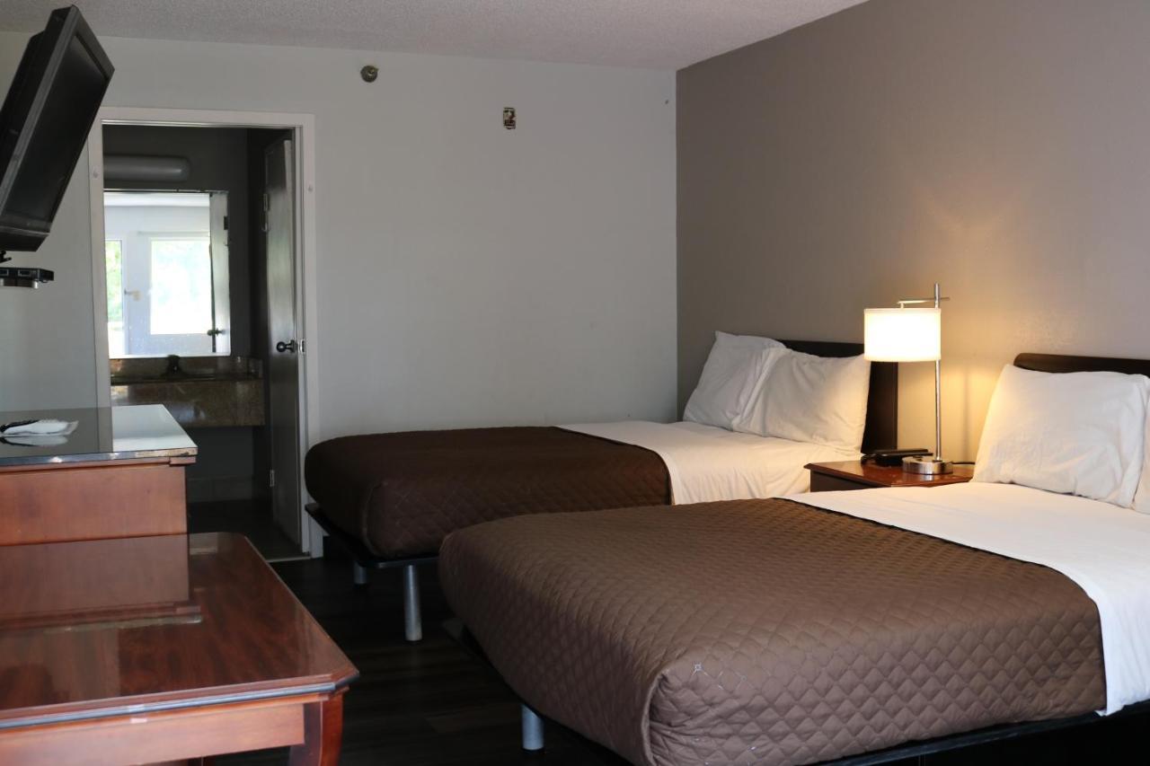 Rodeway Inn Brooklawn Экстерьер фото