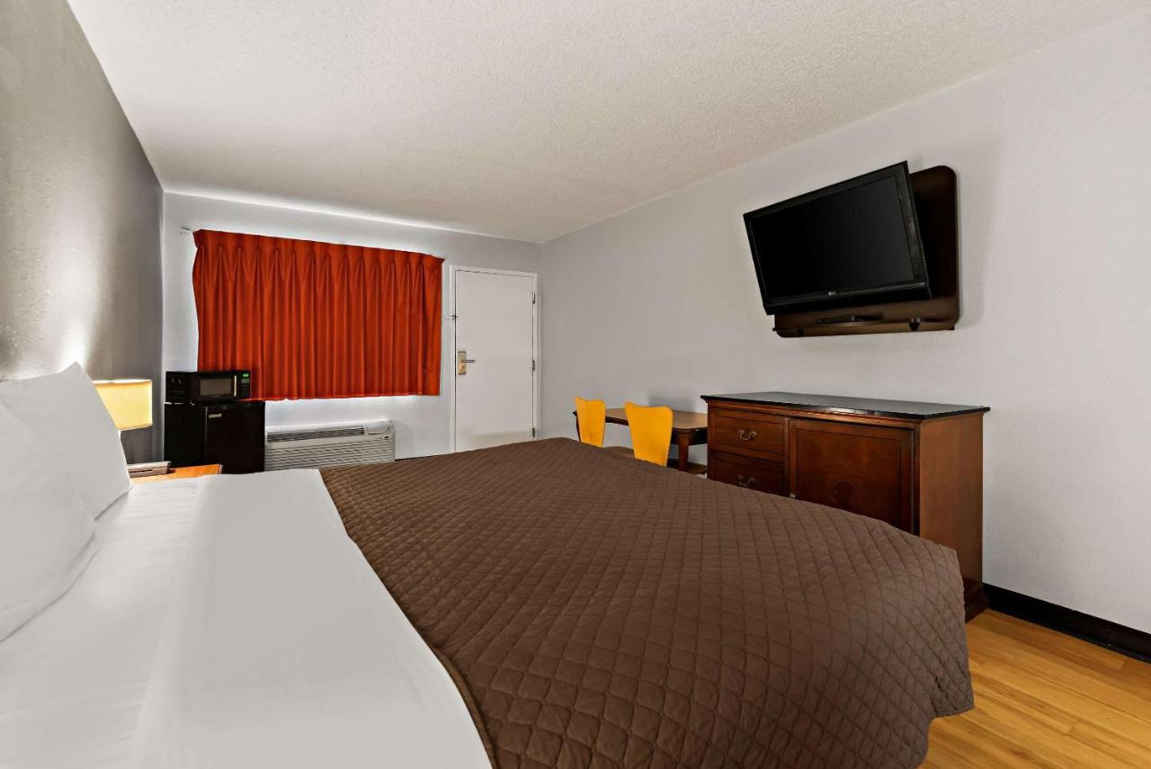 Rodeway Inn Brooklawn Экстерьер фото