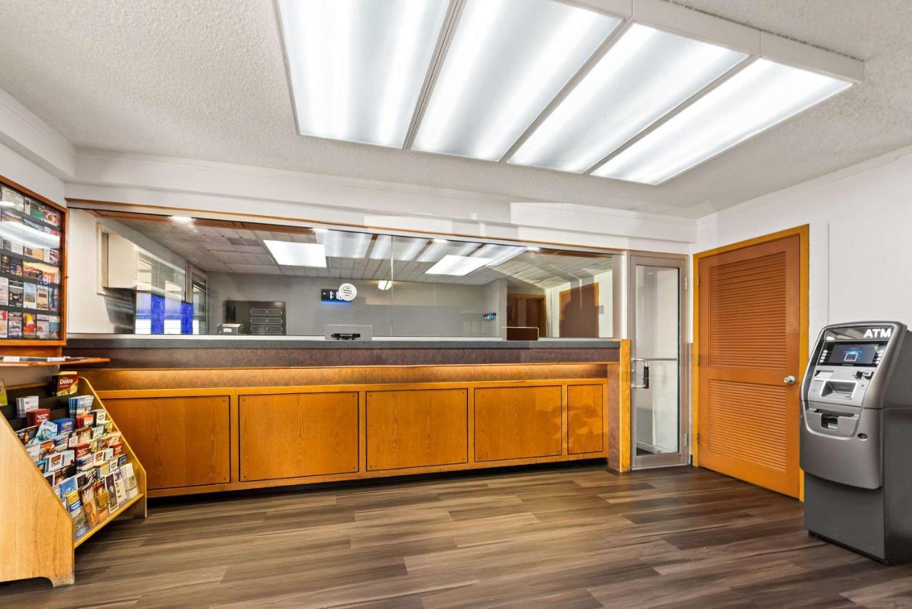 Rodeway Inn Brooklawn Экстерьер фото
