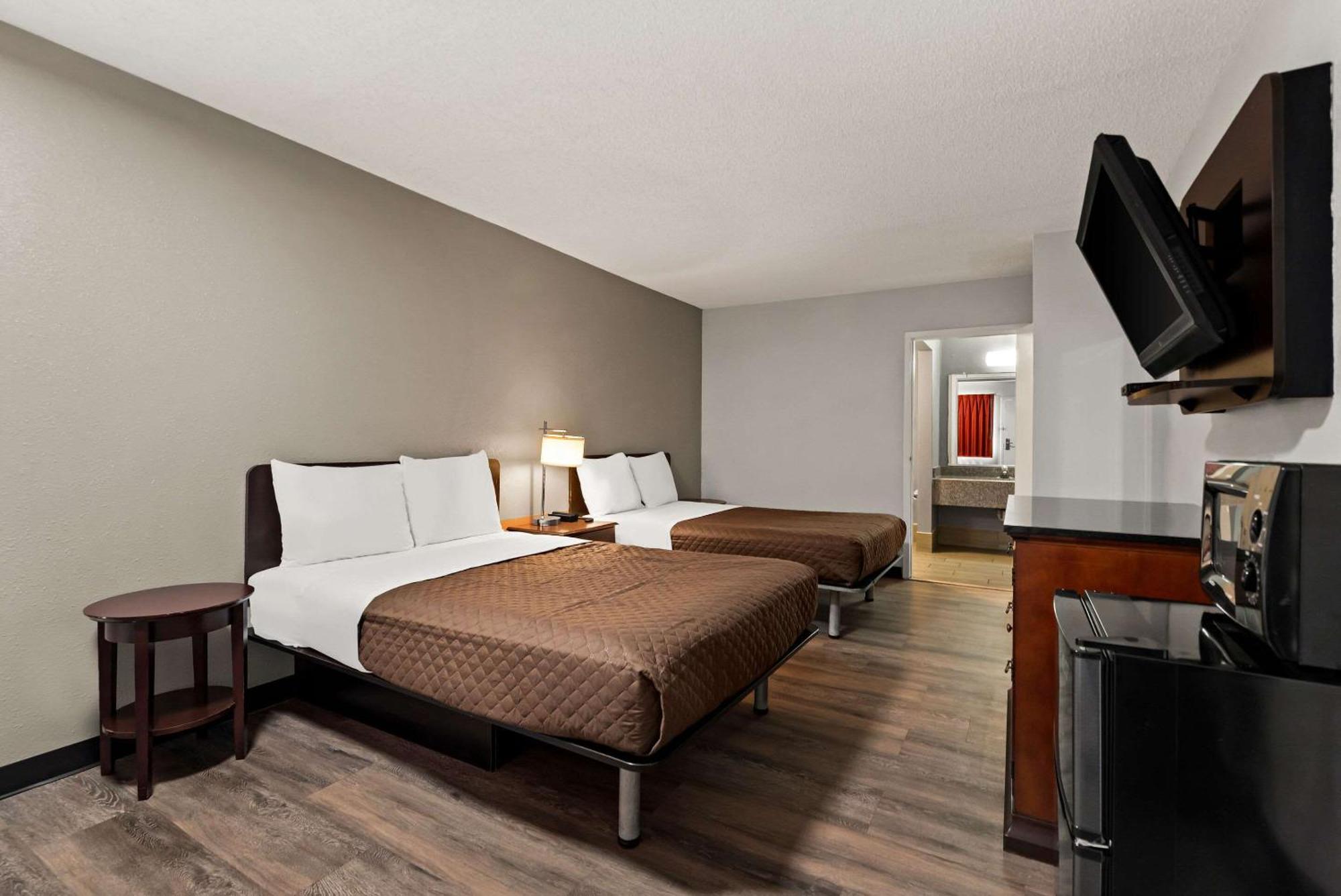 Rodeway Inn Brooklawn Экстерьер фото