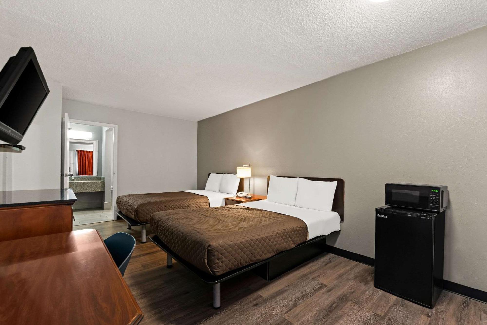 Rodeway Inn Brooklawn Экстерьер фото