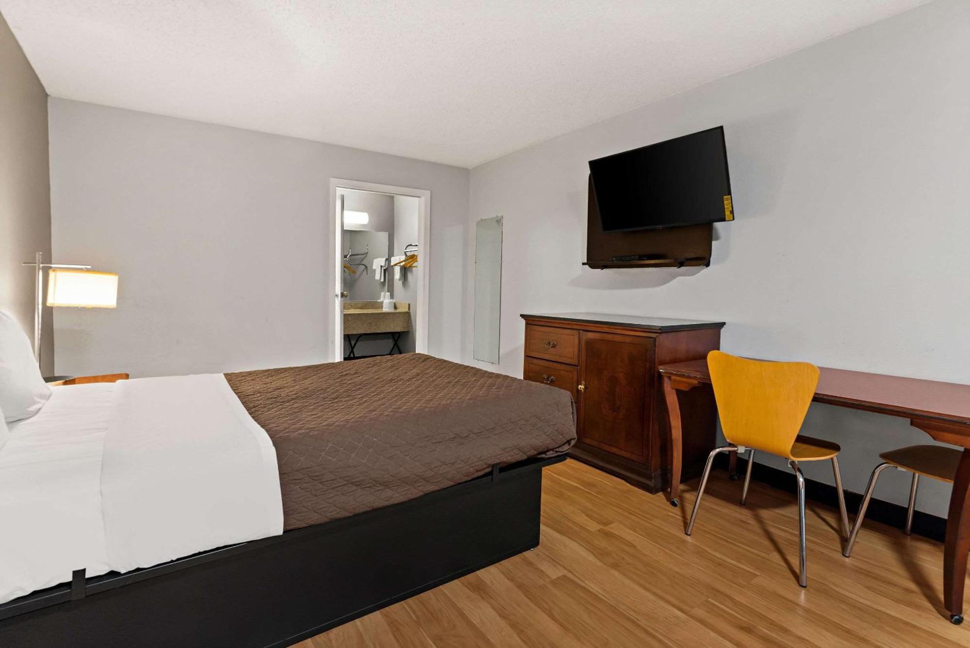 Rodeway Inn Brooklawn Экстерьер фото