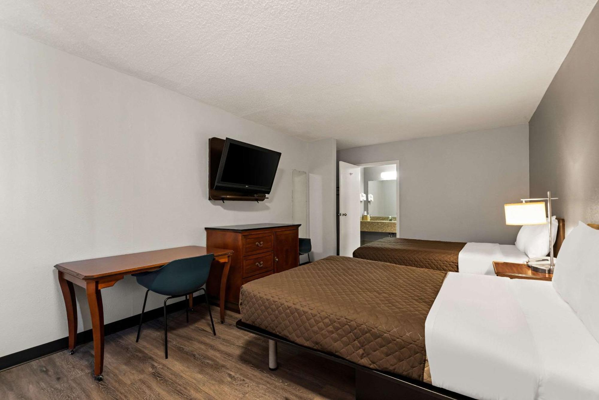 Rodeway Inn Brooklawn Экстерьер фото