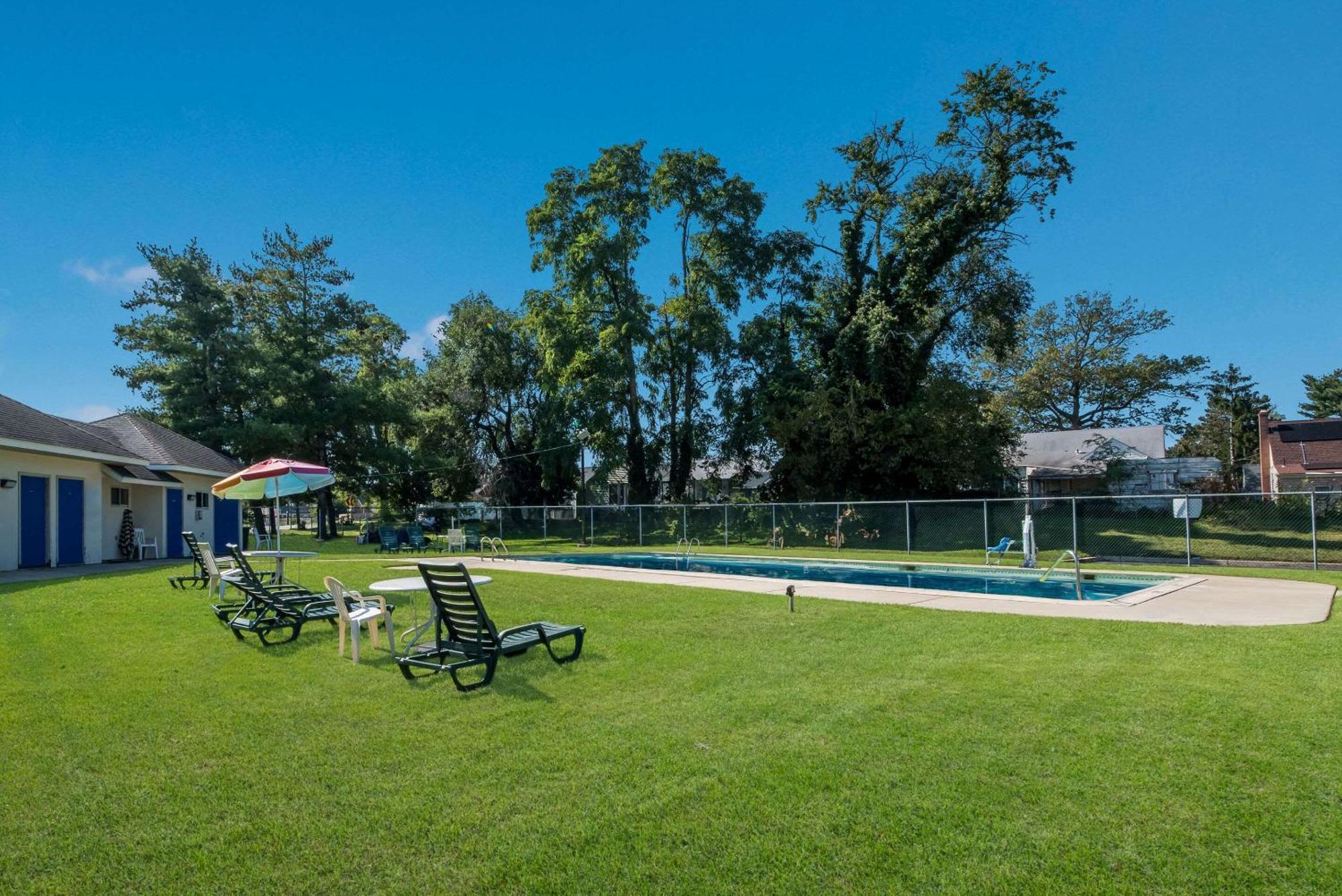 Rodeway Inn Brooklawn Экстерьер фото