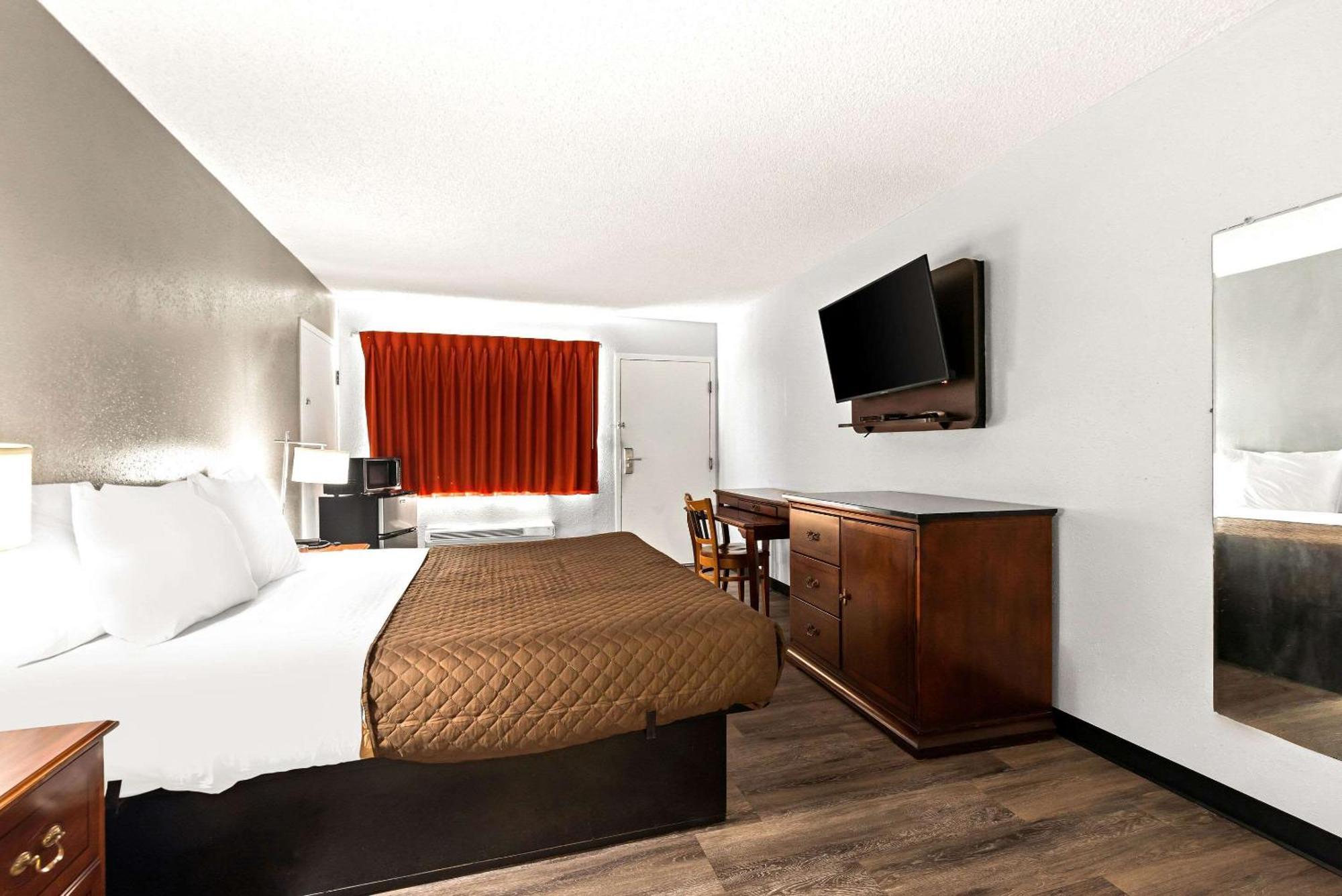 Rodeway Inn Brooklawn Экстерьер фото