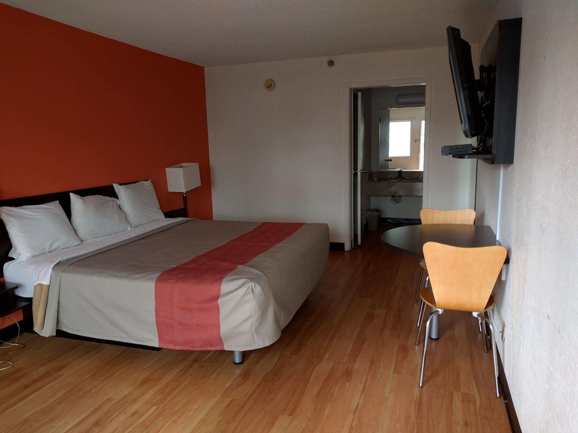 Rodeway Inn Brooklawn Экстерьер фото