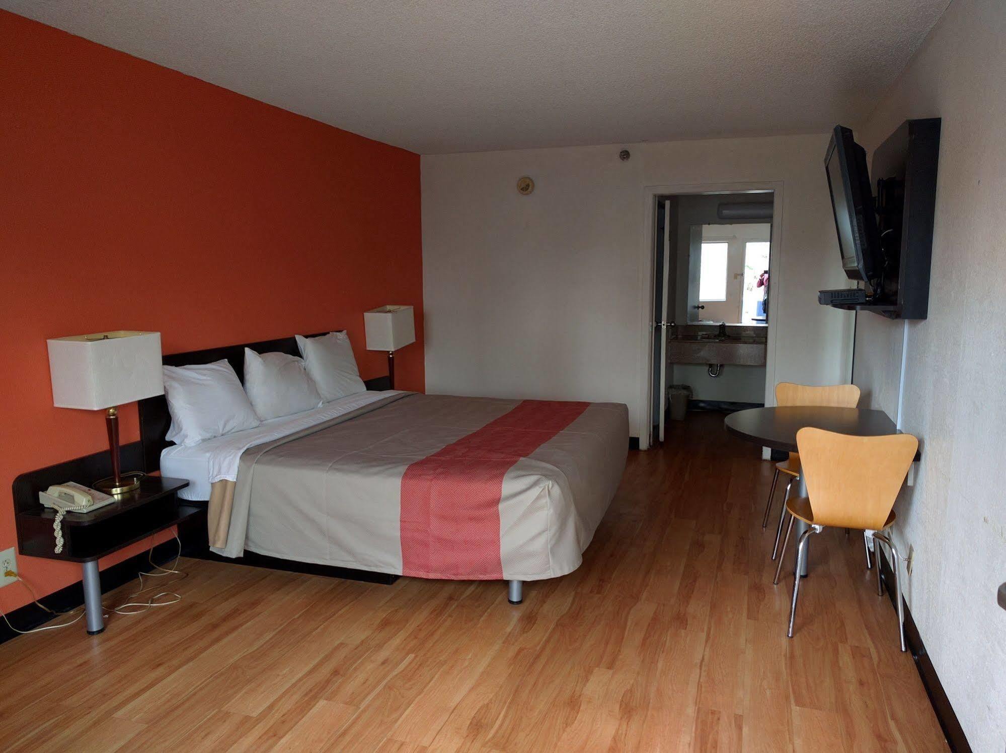 Rodeway Inn Brooklawn Экстерьер фото