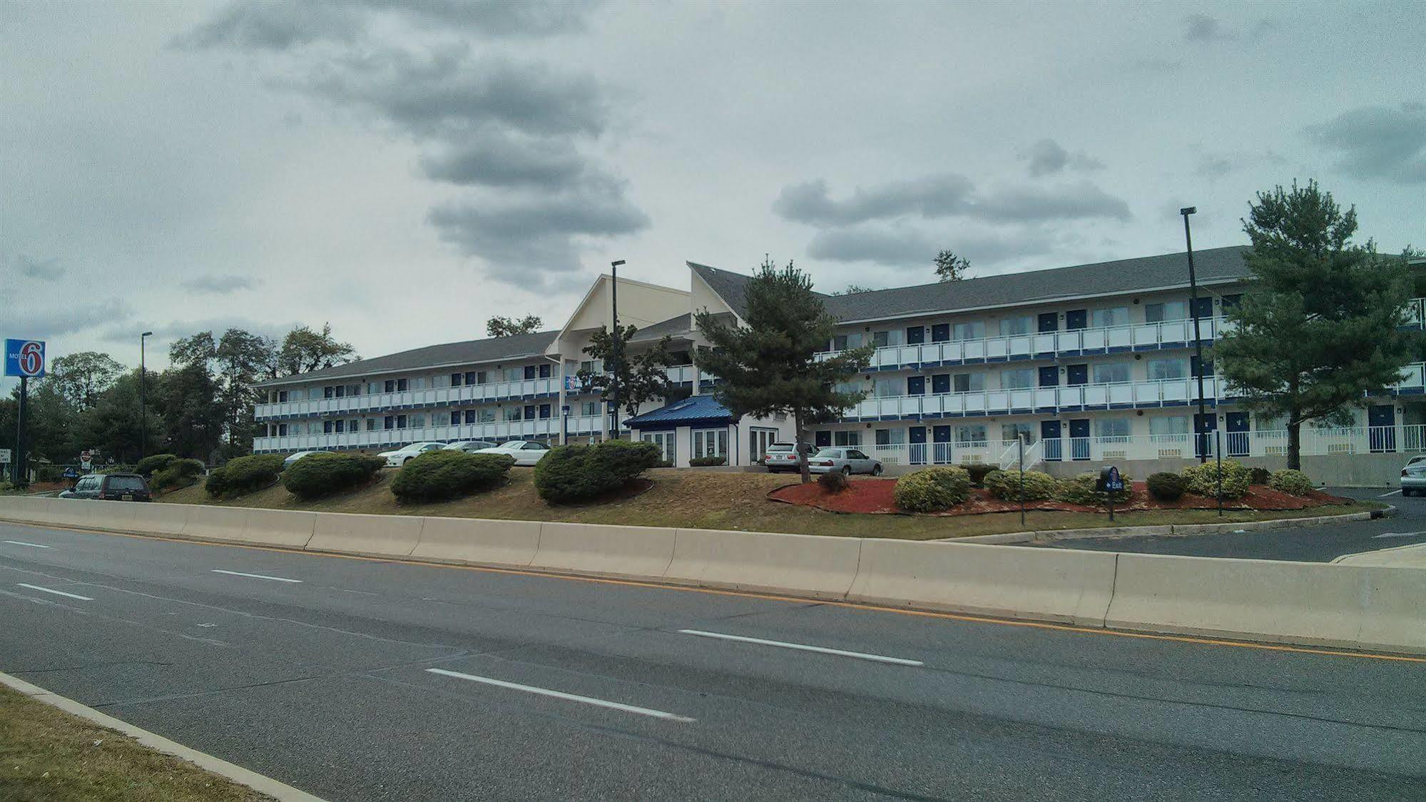 Rodeway Inn Brooklawn Экстерьер фото